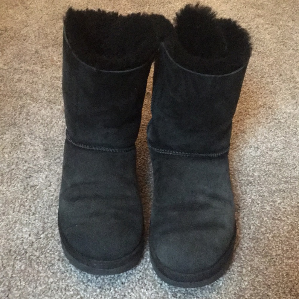 PRICE DROP!! Black ugg boots with bows